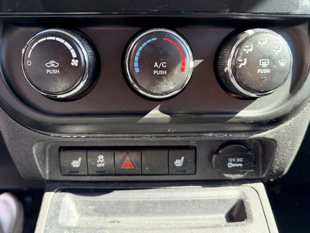 Used 2013 Jeep Patriot Latitude w/ Sun/Sound Group AWD/4WD image 17