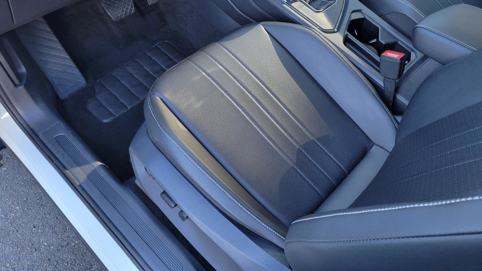 Certified 2024 Volkswagen Tiguan SE image 21