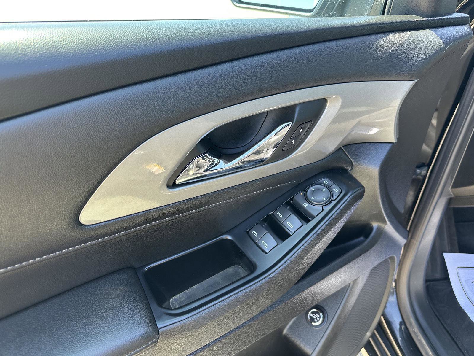 Used 2023 Chevrolet Traverse LT AWD/4WD image 19