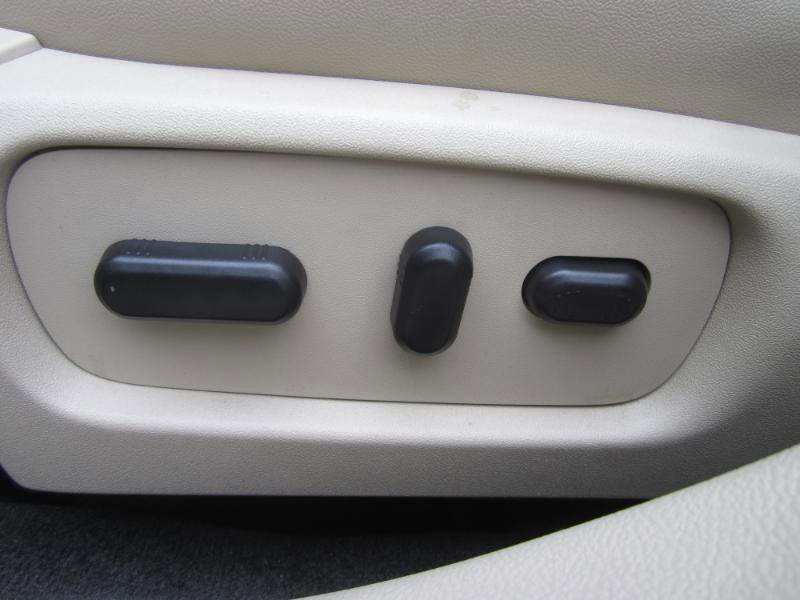 Used 2013 Ford Taurus Limited FWD image 22