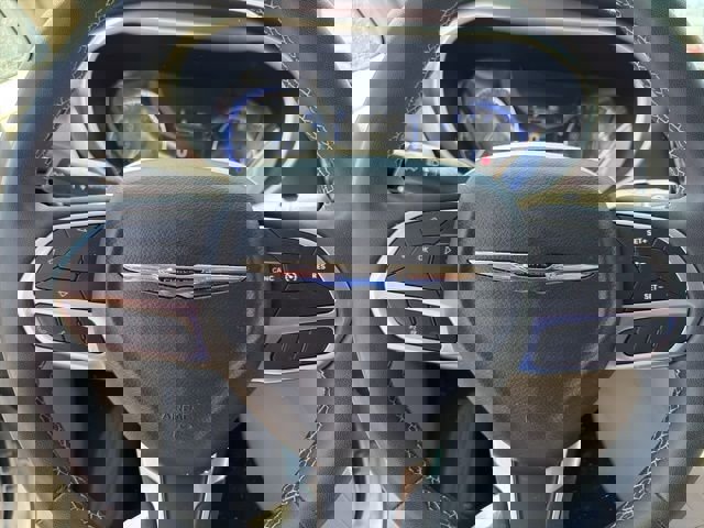 Used 2022 Chrysler Voyager LX image 11