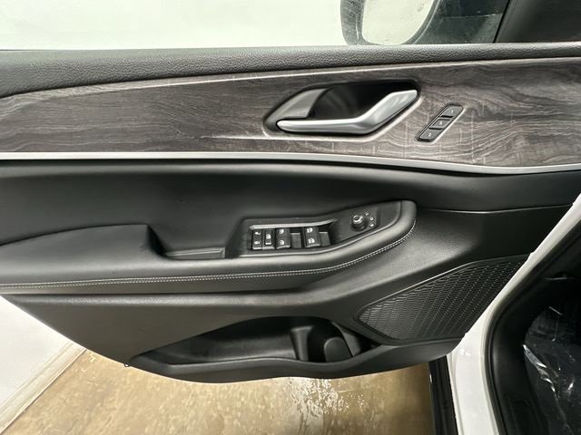 Used 2023 Jeep Grand Cherokee Limited image 19