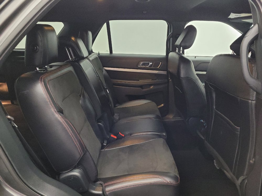 Used 2019 Ford Explorer XLT w/ Equipment Group 202A AWD/4WD image 19