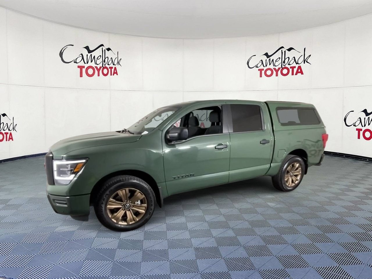 Used 2024 Nissan Titan SV w/ SV Bronze Edition Package AWD/4WD image 7