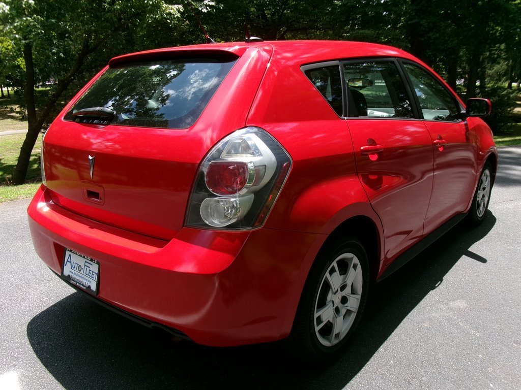 Used 2009 Pontiac Vibe w/ Preferred Package FWD image 5