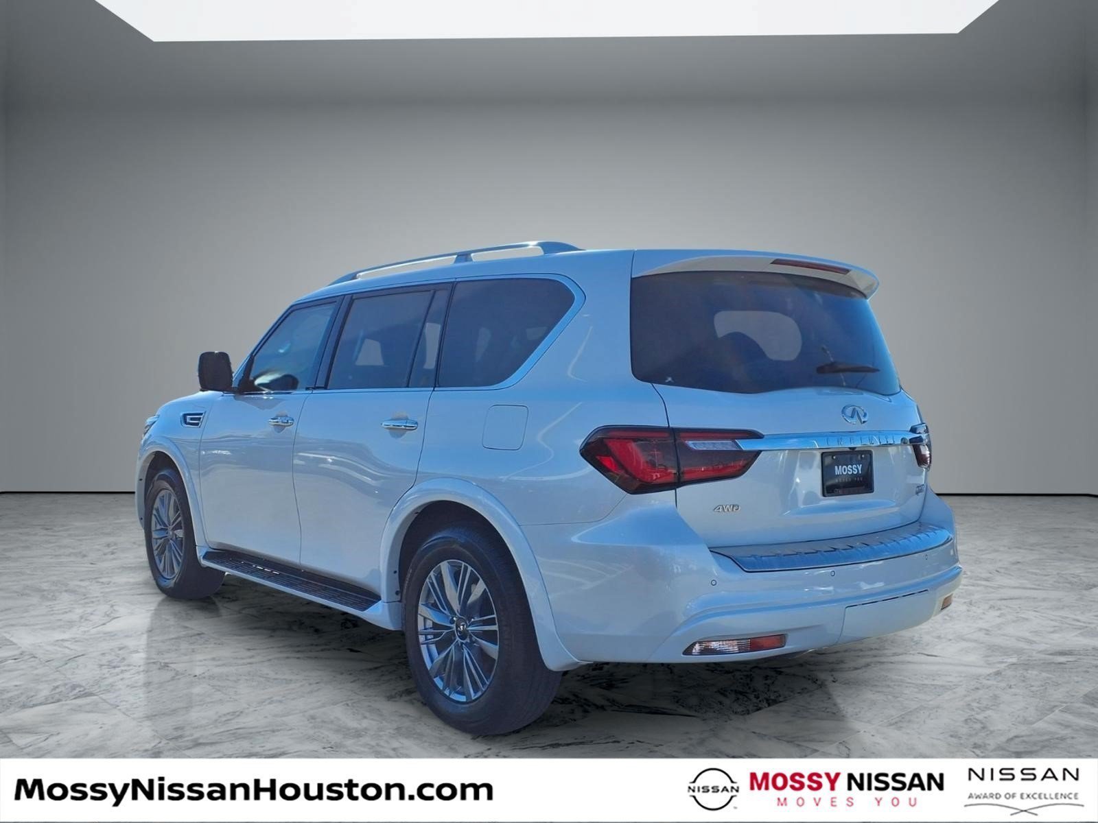 Used 2022 INFINITI QX80 Luxe w/ Cargo Package AWD/4WD image 2