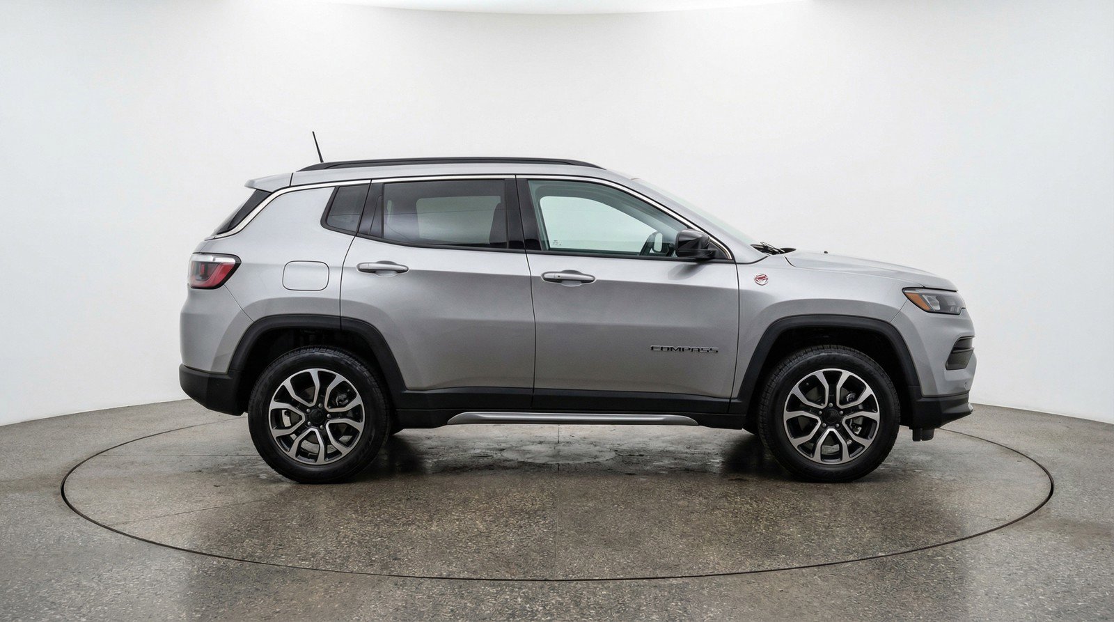 Used 2025 Jeep Compass Trailhawk image 9