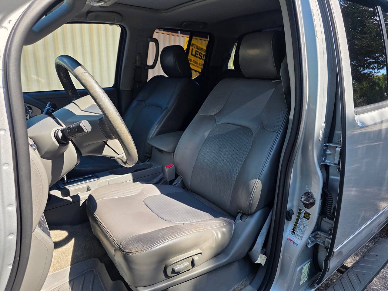 Used 2013 Nissan Frontier SL w/ Moonroof Pkg AWD/4WD image 14
