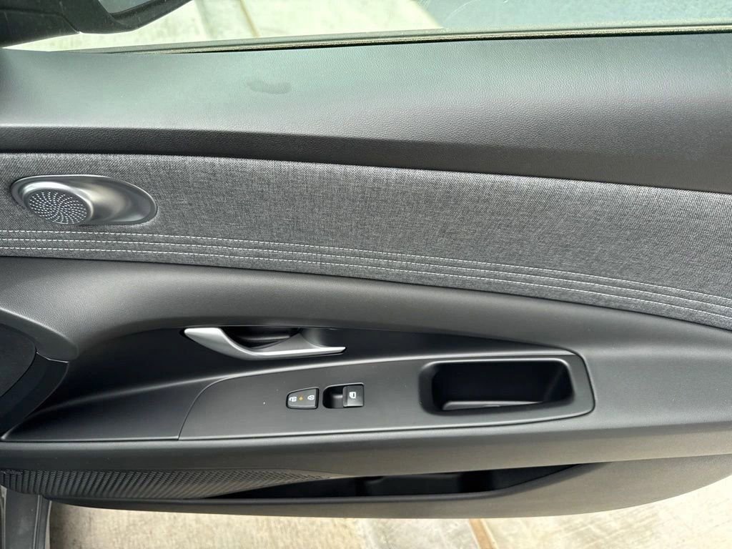 New 2026 Hyundai Elantra Limited FWD image 18