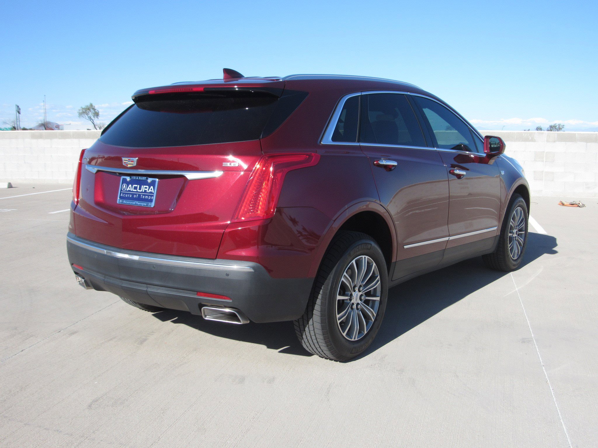 Used 2017 Cadillac XT5 Luxury w/ Driver Awareness Package image 5