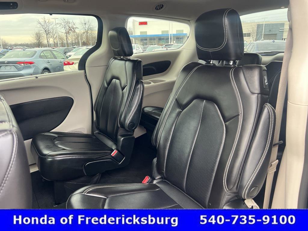 Used 2023 Chrysler Pacifica Touring-L image 26