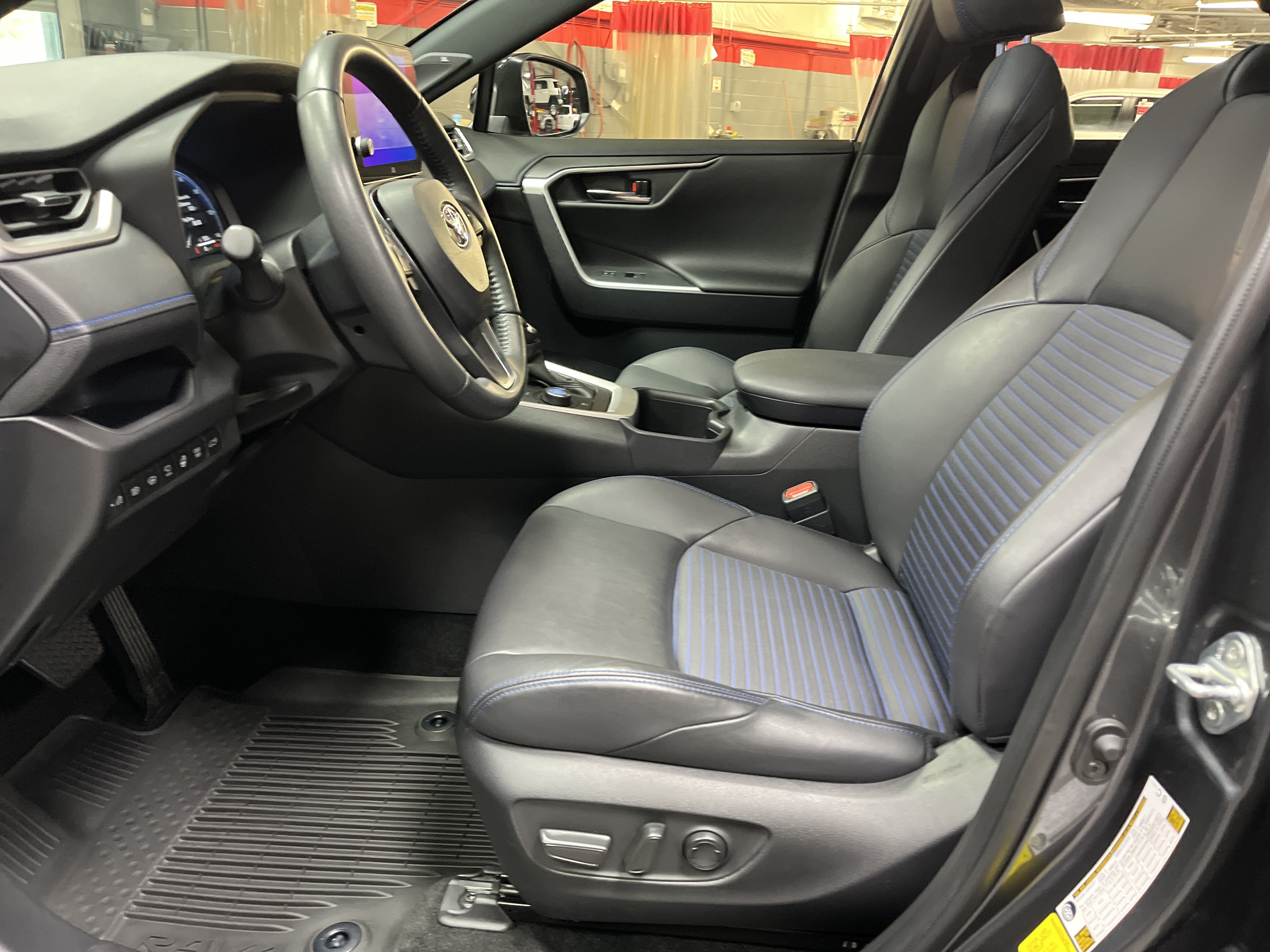 Used 2023 Toyota RAV4 XSE AWD/4WD image 16