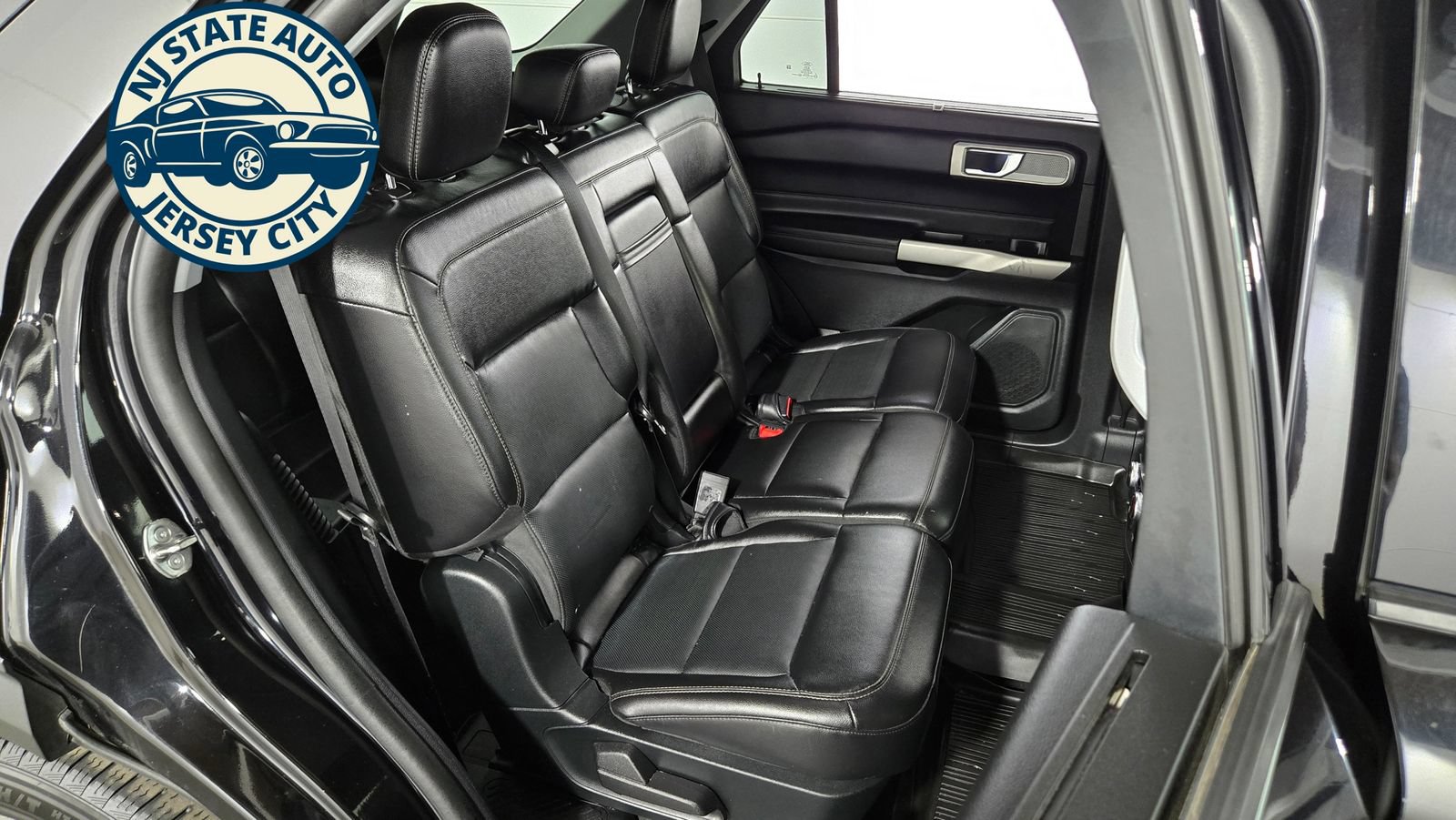 Used 2021 Ford Explorer Limited w/ Equipment Group 301A AWD/4WD image 5