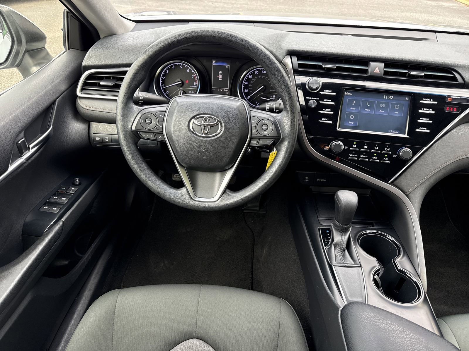Used 2018 Toyota Camry LE image 11