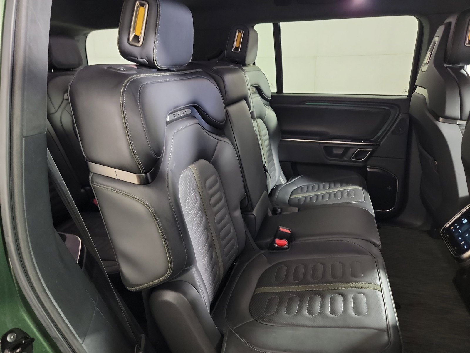 Used 2024 Rivian R1S Adventure AWD/4WD image 23