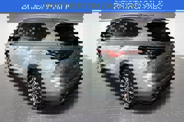 Used 2024 Toyota Highlander Platinum image 3