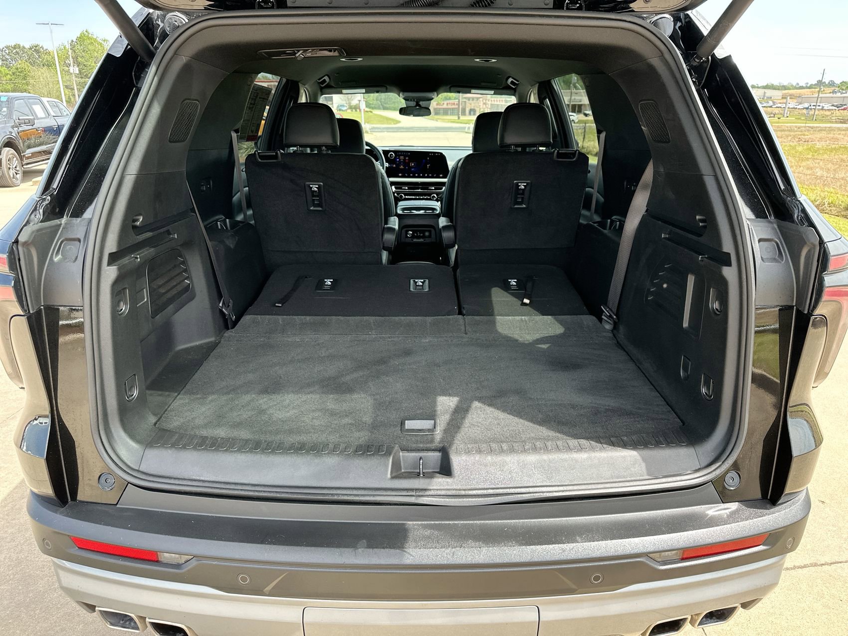 Used 2025 Chevrolet Traverse LT FWD image 25