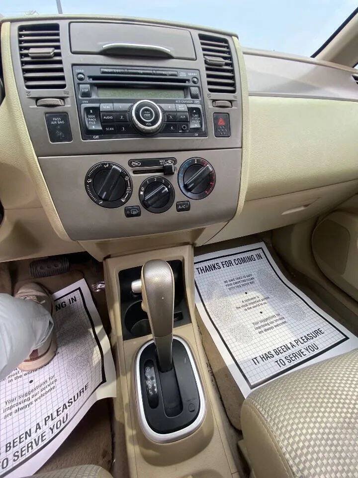 Used 2007 Nissan Versa Hatchback w/ Convenience Pkg FWD image 14