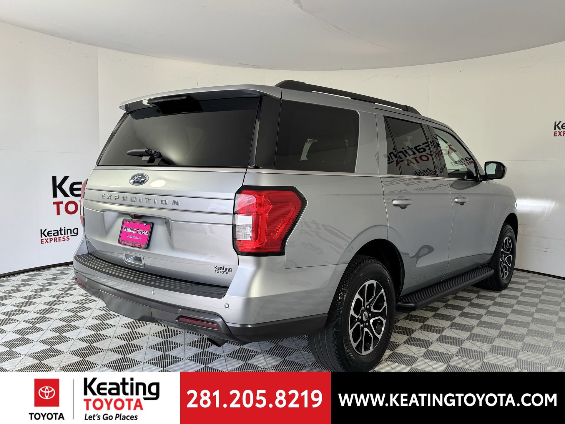 Used 2024 Ford Expedition XLT image 5