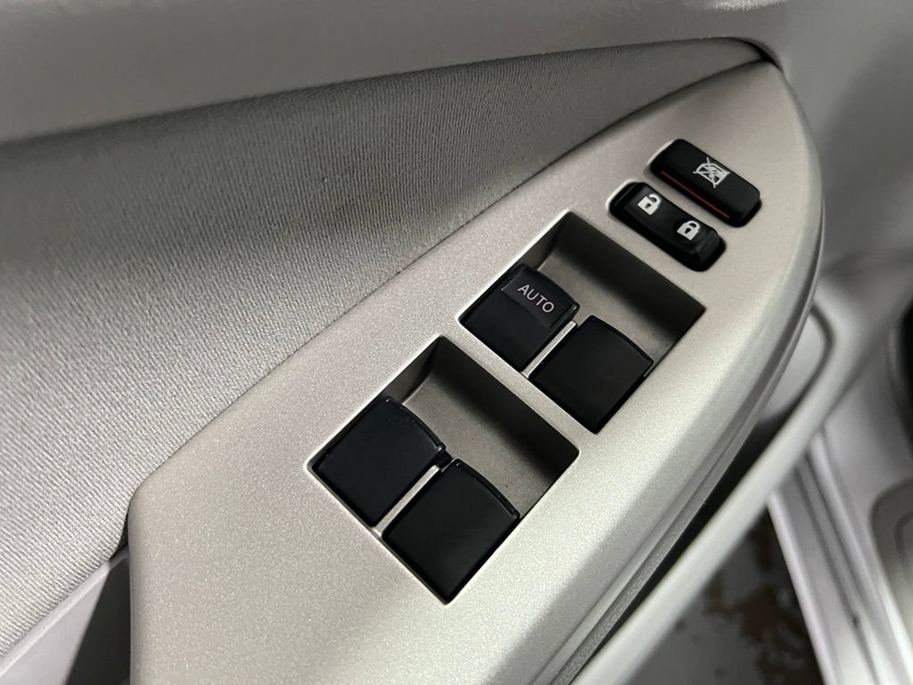 Used 2013 Toyota Corolla LE FWD image 32