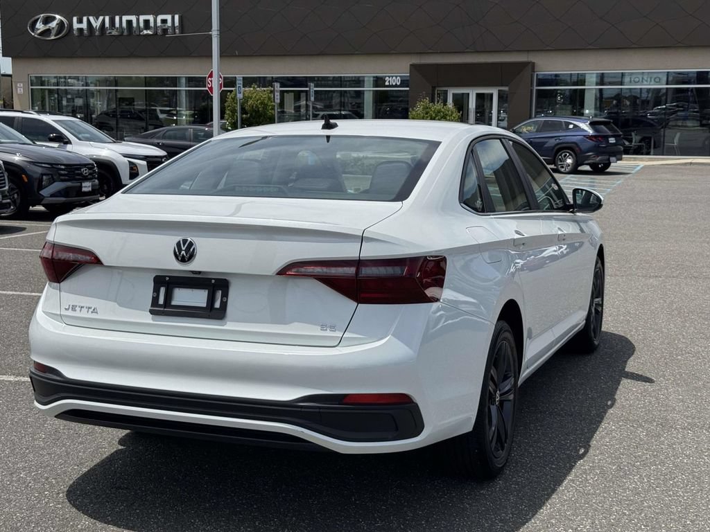 Used 2023 Volkswagen Jetta SE FWD image 6
