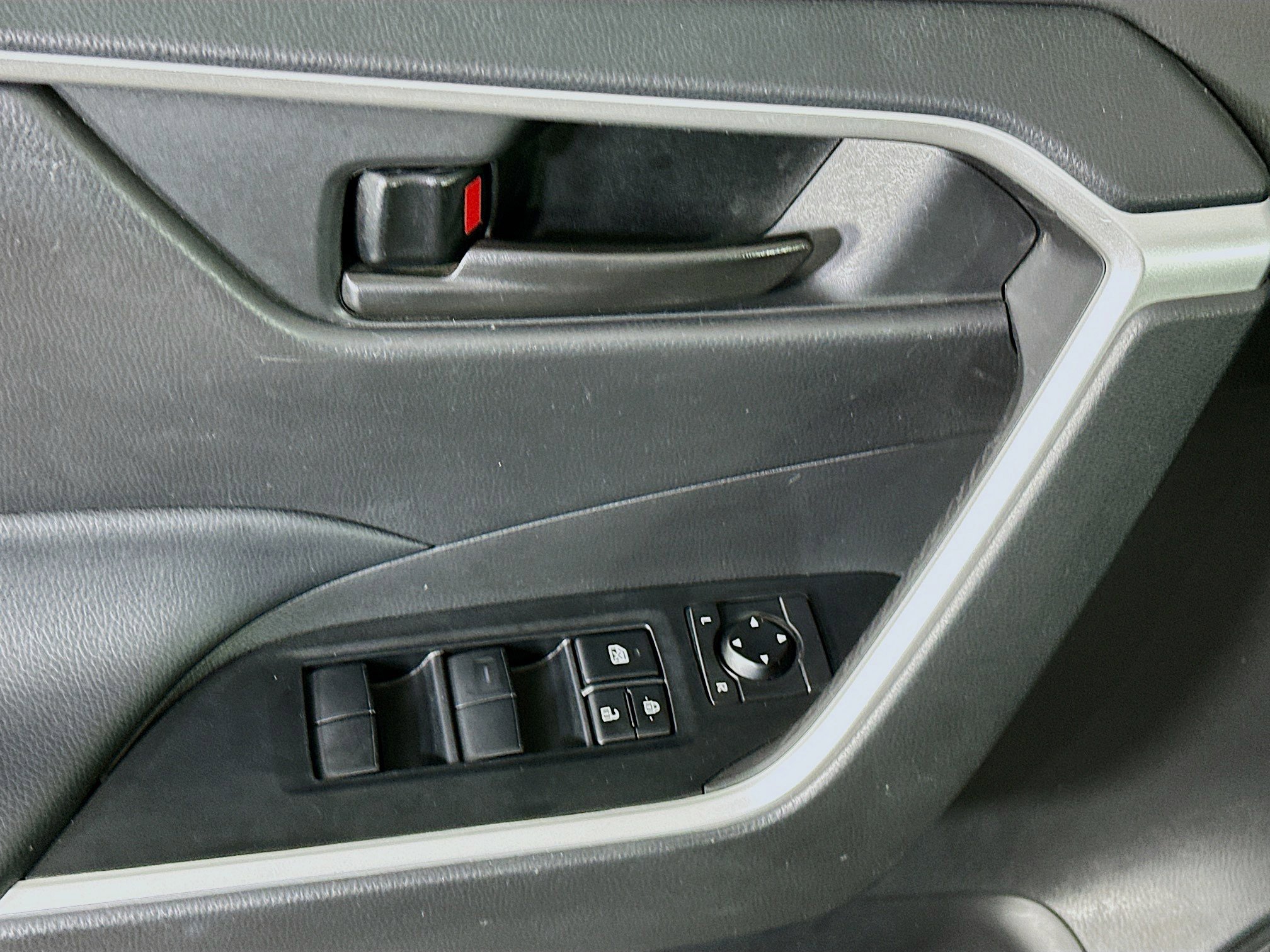 Used 2024 Toyota RAV4 LE image 15