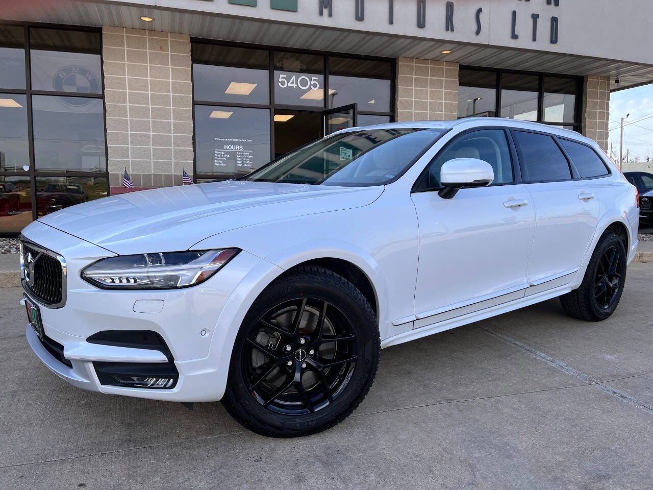 Used 2020 Volvo V90 T6 Cross Country w/ Protection Package Premier image 2