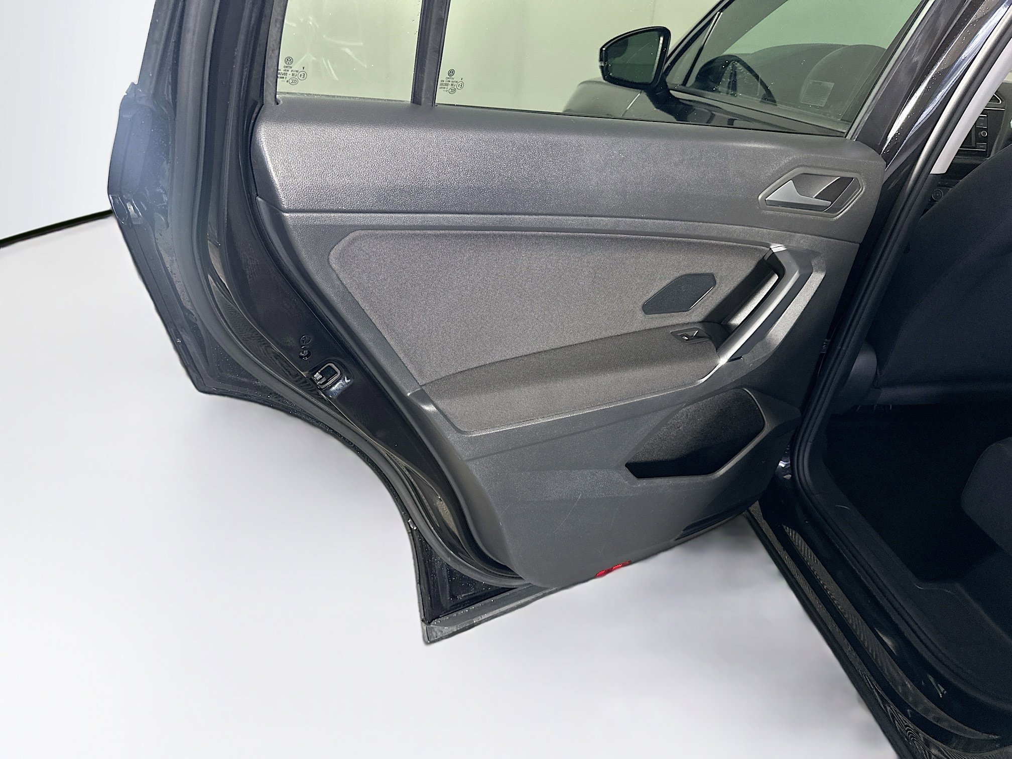 Used 2020 Volkswagen Tiguan S image 24