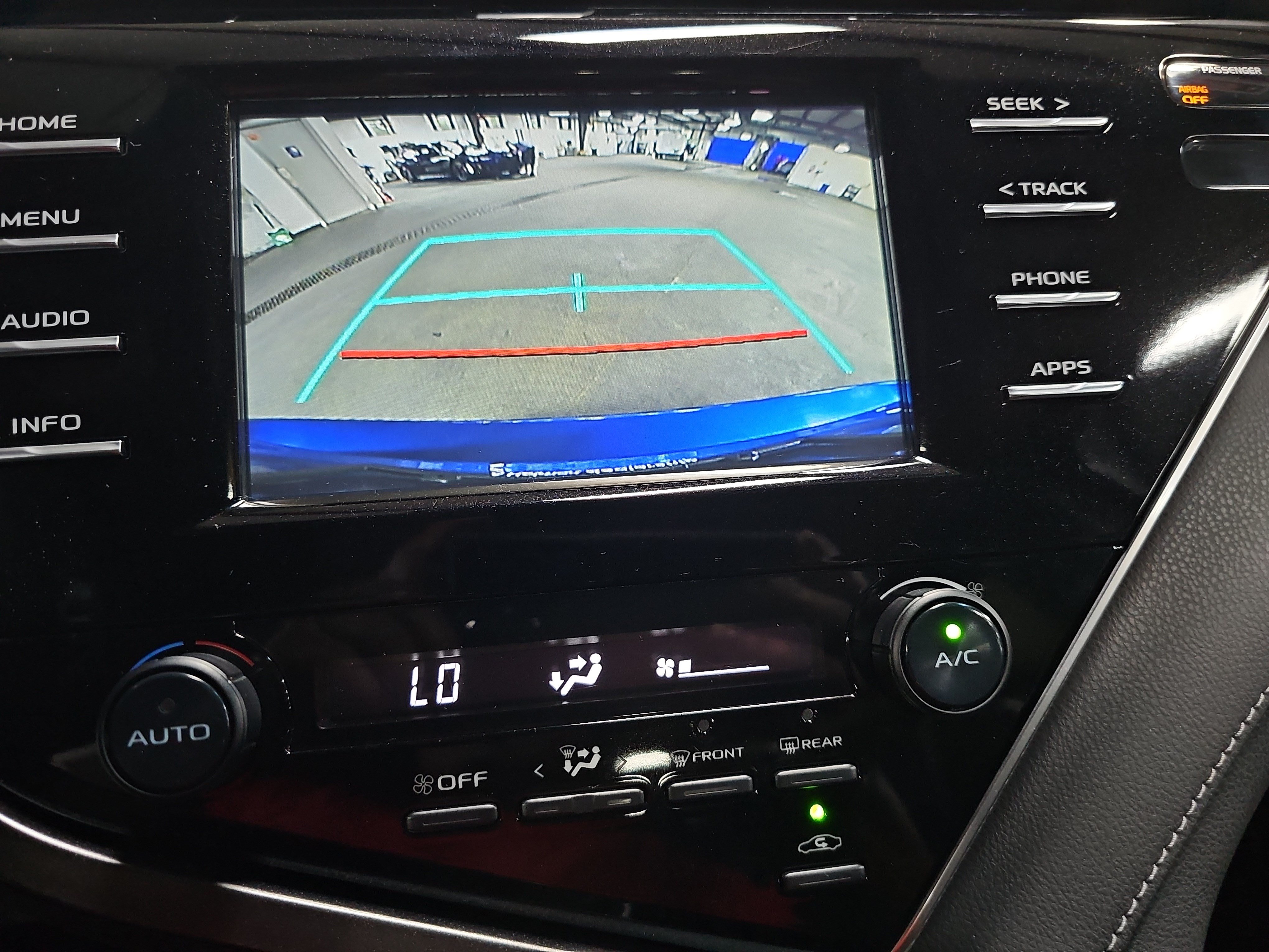 Used 2018 Toyota Camry SE w/ Moonroof Package FWD image 24