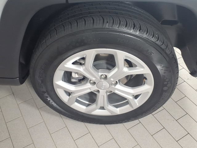 Used 2024 Jeep Compass Latitude AWD/4WD image 8