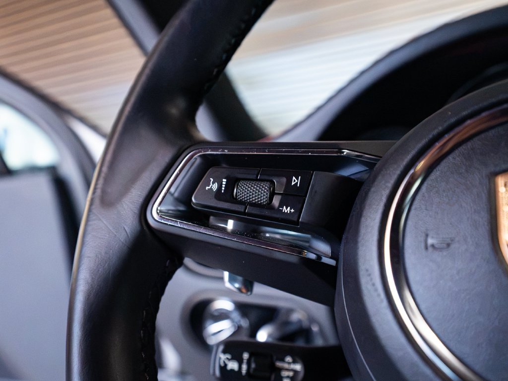 Certified 2023 Porsche Macan S AWD/4WD image 17