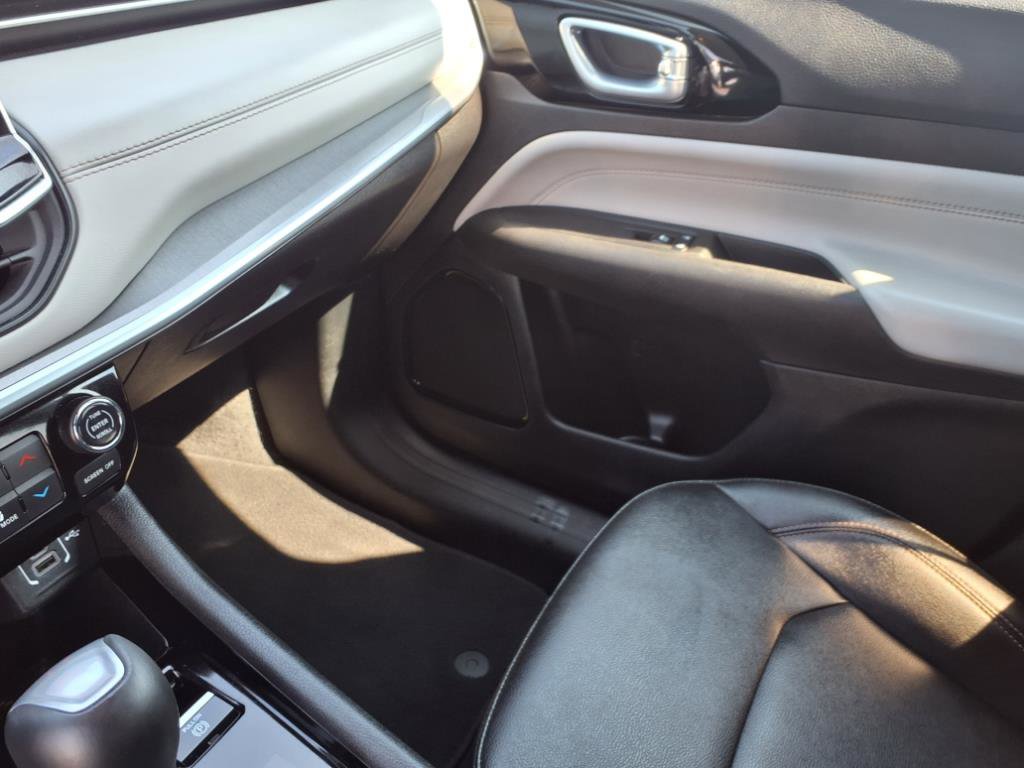 Used 2024 Jeep Compass Limited image 22