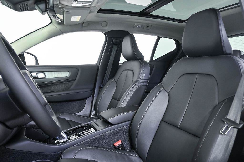 New 2026 Volvo XC40 B5 Plus w/ Protection Package Premier AWD/4WD image 5