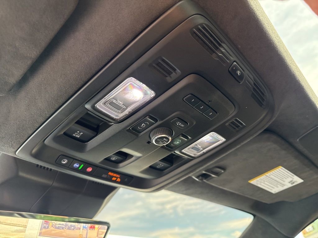 Used 2023 Cadillac Escalade ESV V AWD/4WD image 37