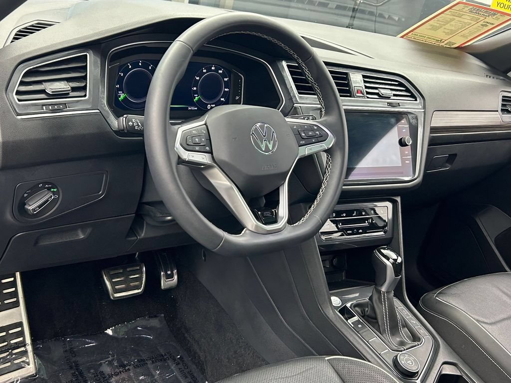 Used 2023 Volkswagen Tiguan SEL R-Line AWD/4WD image 15