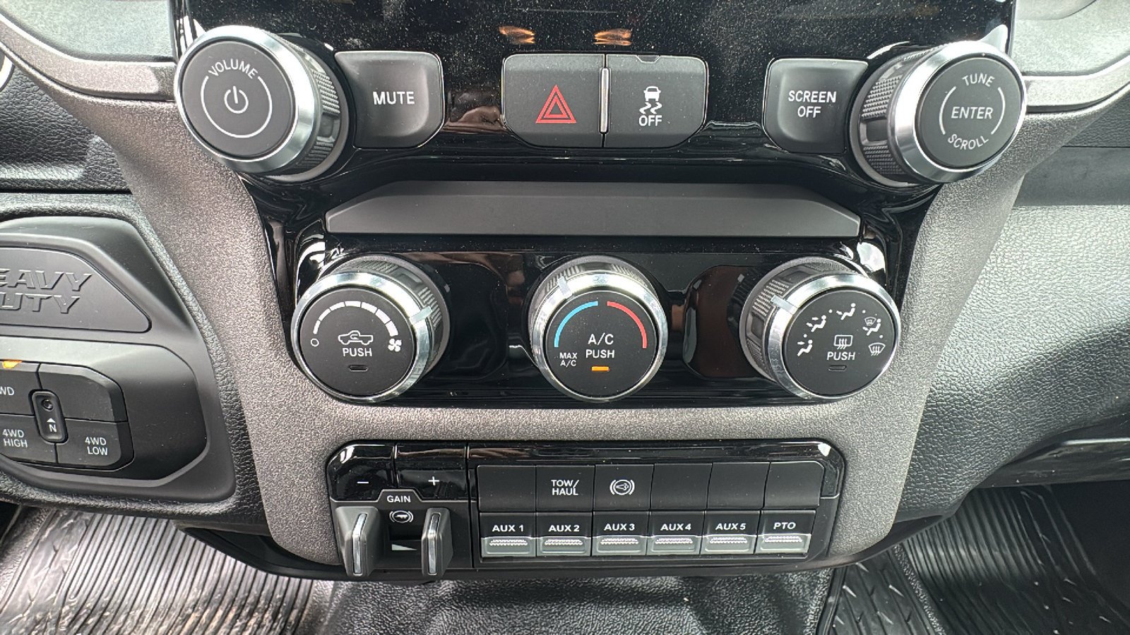 New 2026 RAM 3500 Tradesman w/ Chrome Appearance Group A AWD/4WD image 18