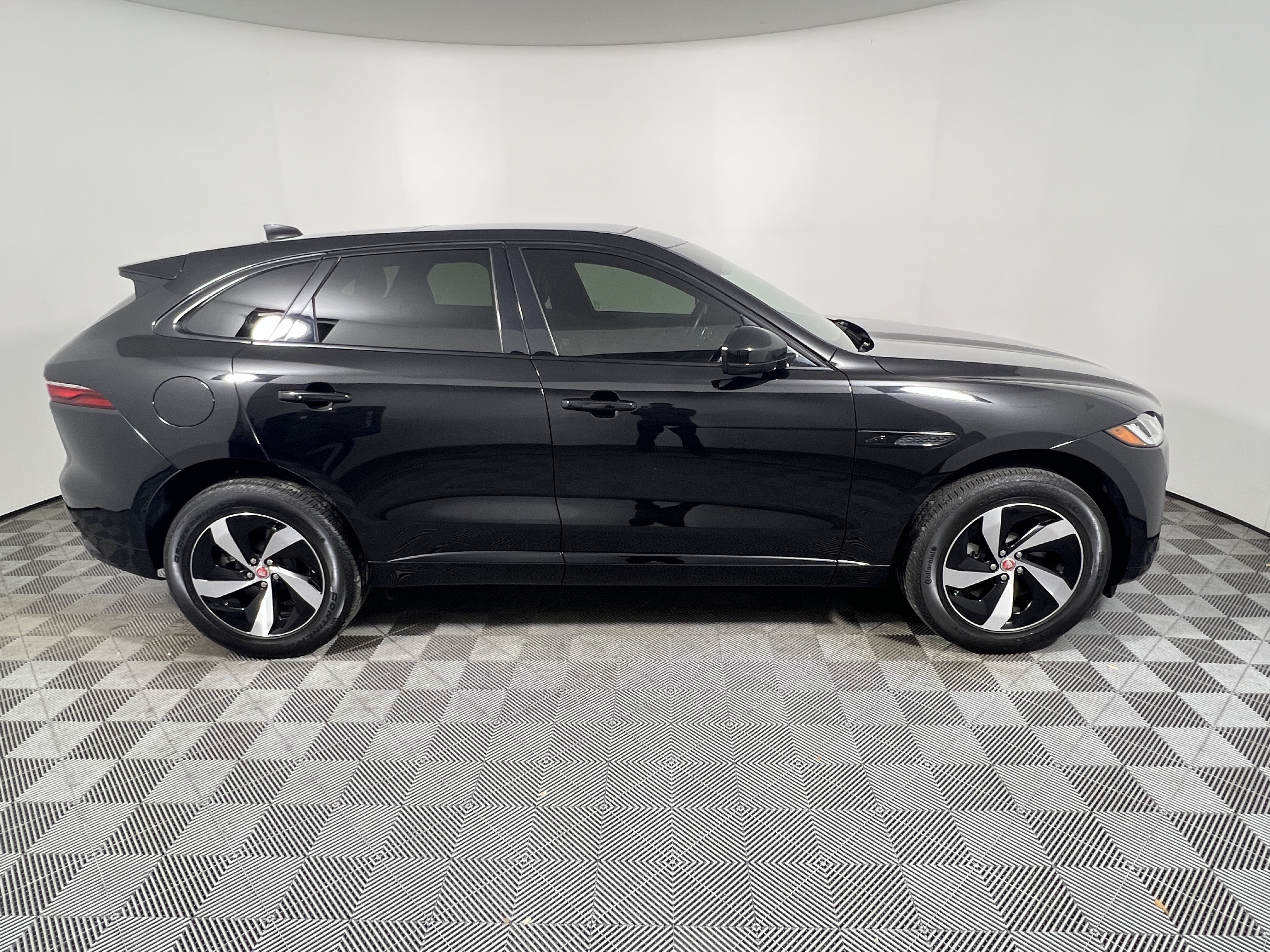 Used 2022 Jaguar F-PACE S AWD/4WD image 6