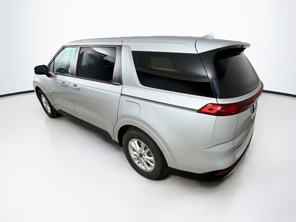 Used 2023 Kia Carnival LX FWD image 7