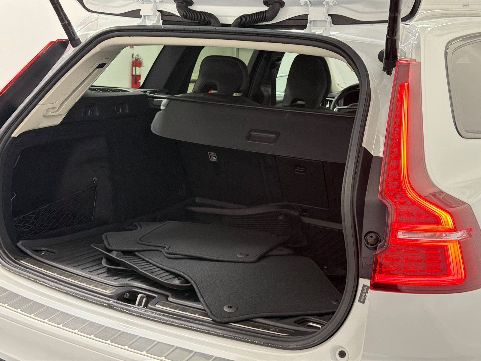 Used 2020 Volvo V60 T5 Cross Country w/ Cross Country Pro Package AWD/4WD image 8