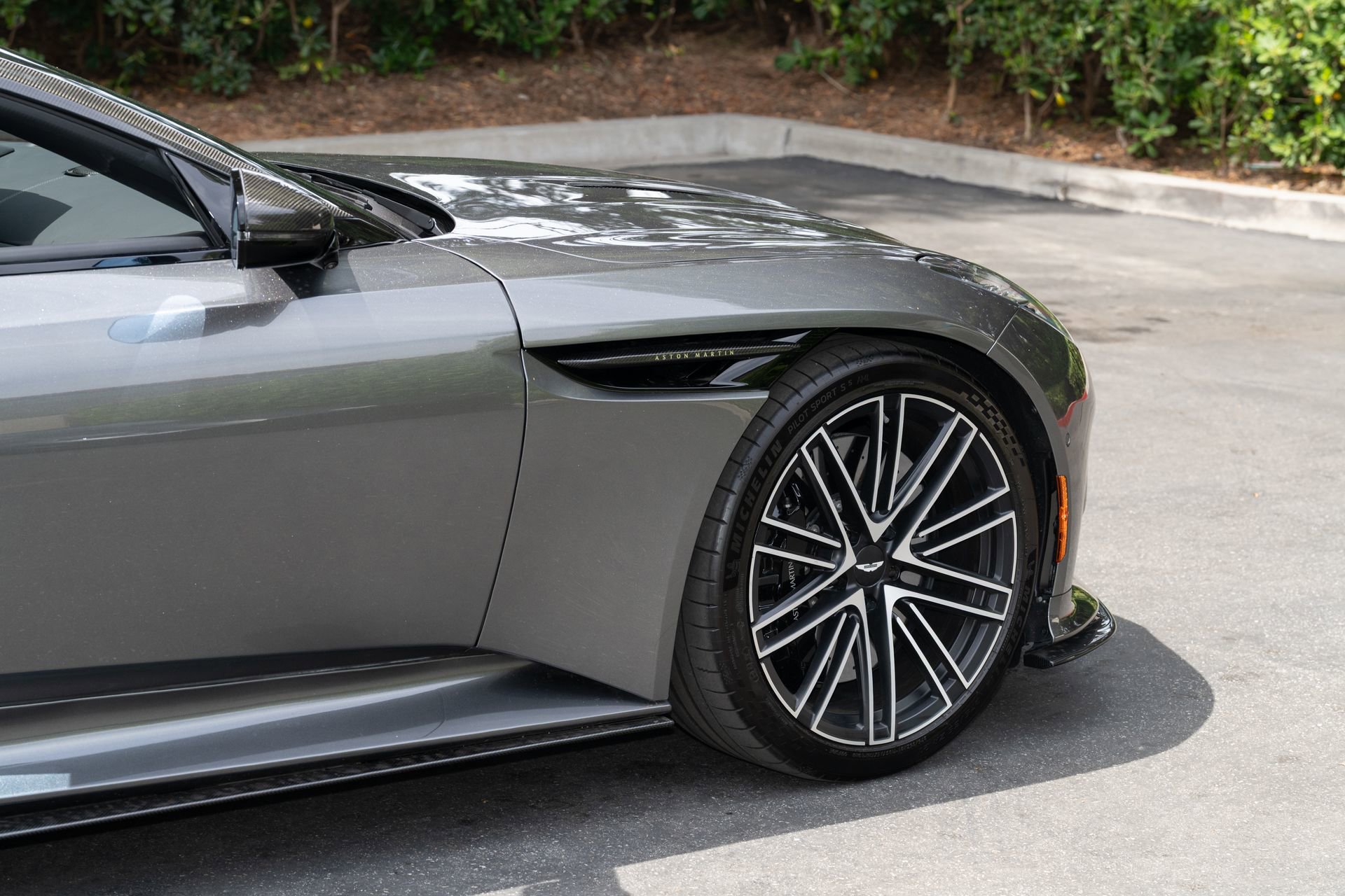 Used 2024 Aston Martin DB12 Coupe image 19