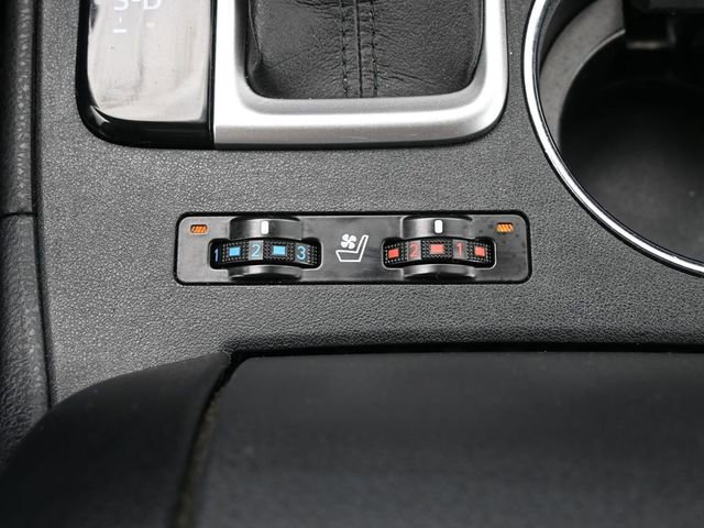 Used 2017 Toyota Highlander Limited AWD/4WD image 23