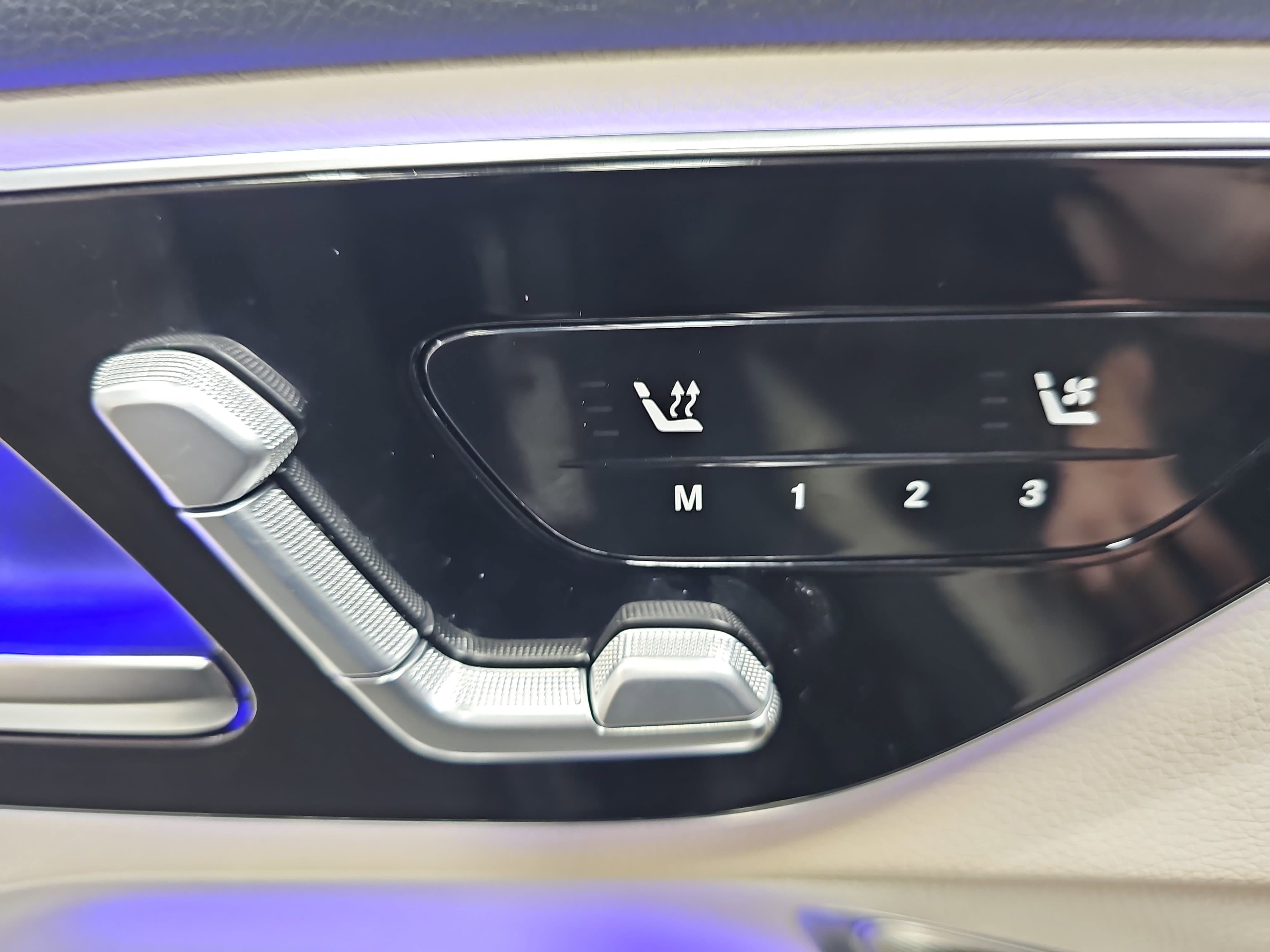 Certified 2025 Mercedes-Benz GLC 300 4MATIC image 31