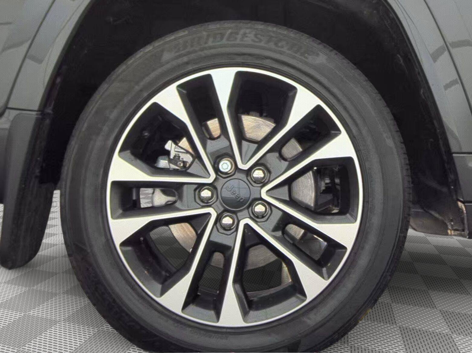 Used 2022 Jeep Grand Cherokee Overland w/ Advanced Protech Group III AWD/4WD image 12
