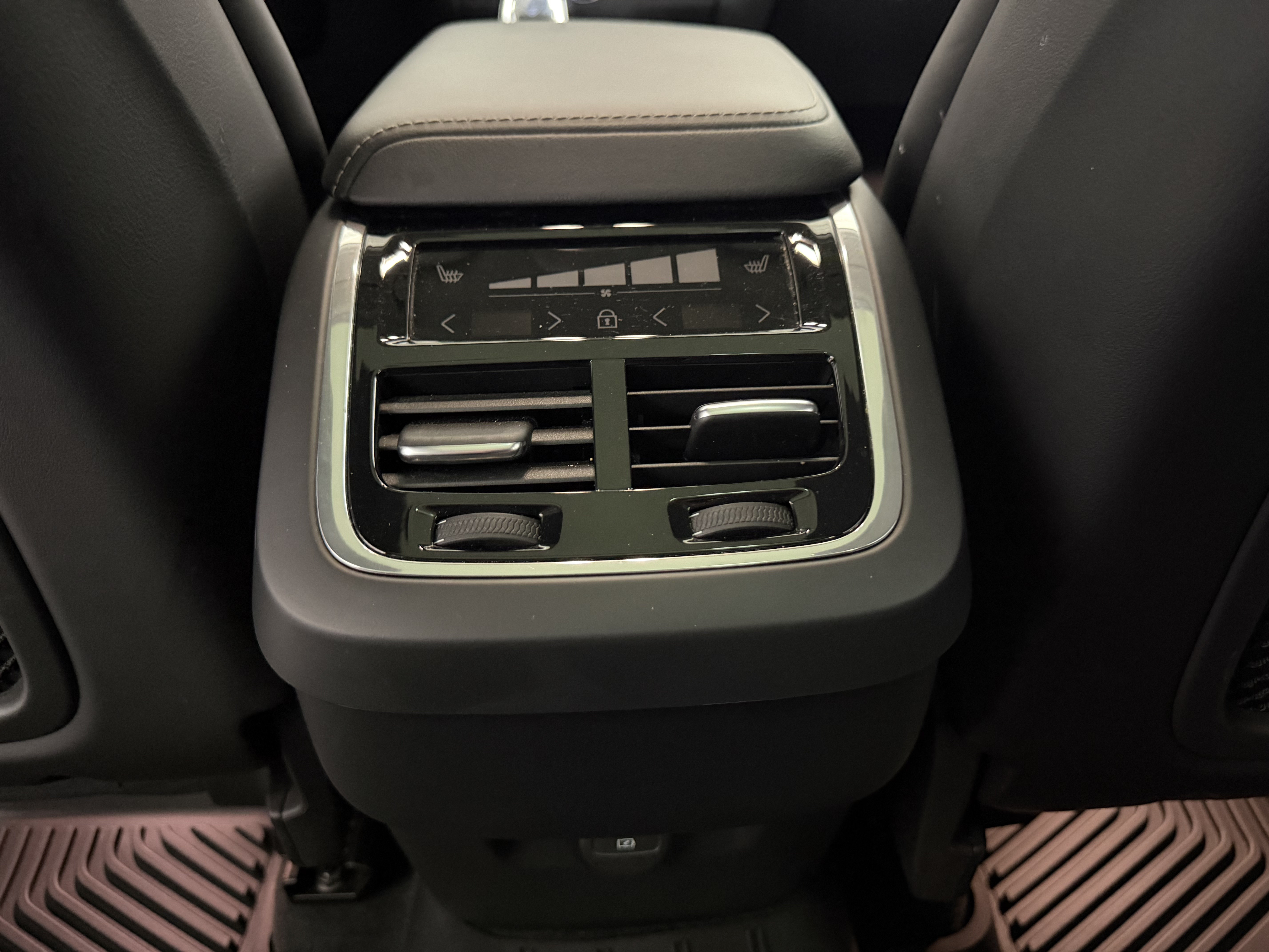 Used 2023 Volvo XC60 B6 Ultimate w/ Climate Package AWD/4WD image 22