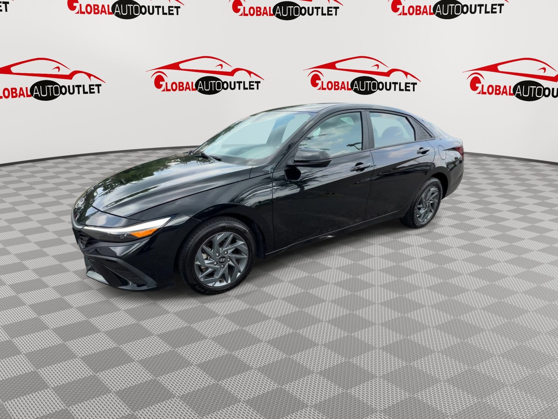 Used 2024 Hyundai Elantra SEL FWD image 4