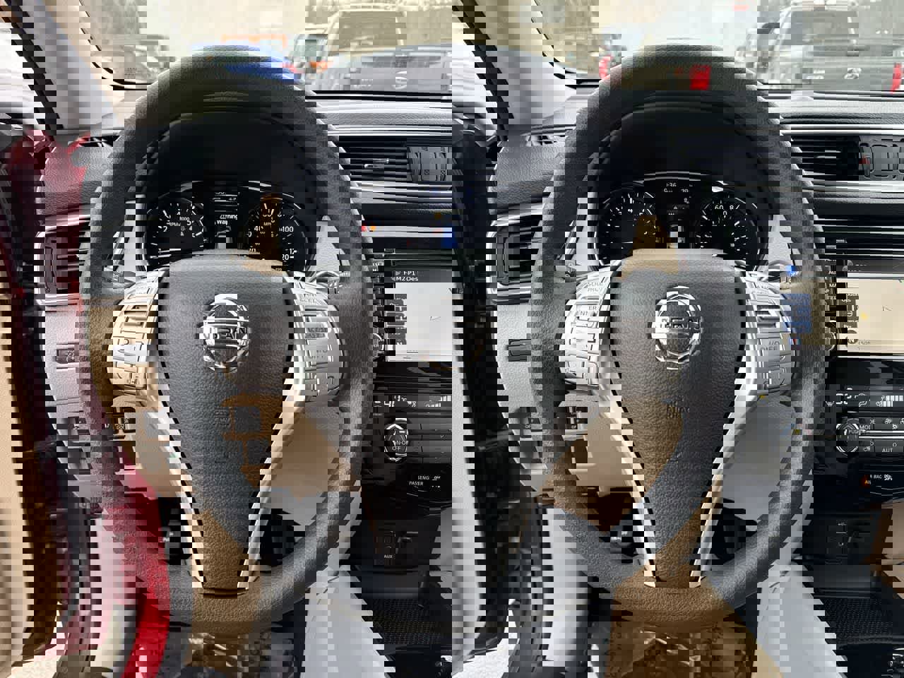 Used 2016 Nissan Rogue SV w/ SV Premium Package image 20