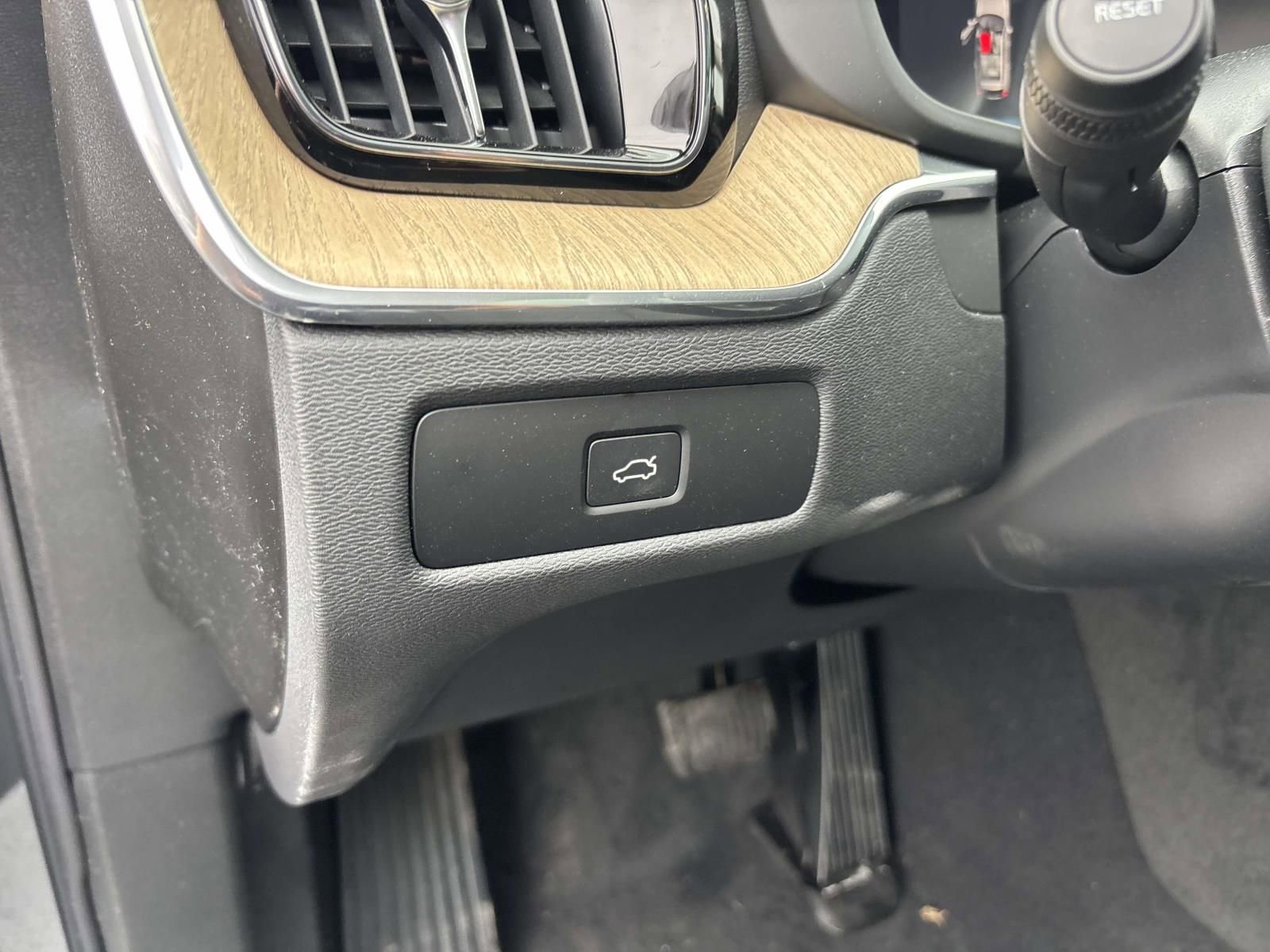 New 2026 Volvo XC60 B5 Plus w/ Protection Package Premier image 14