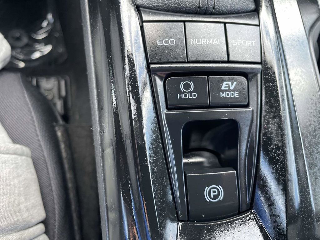 Used 2025 Toyota Camry LE w/ Convenience Package FWD image 42