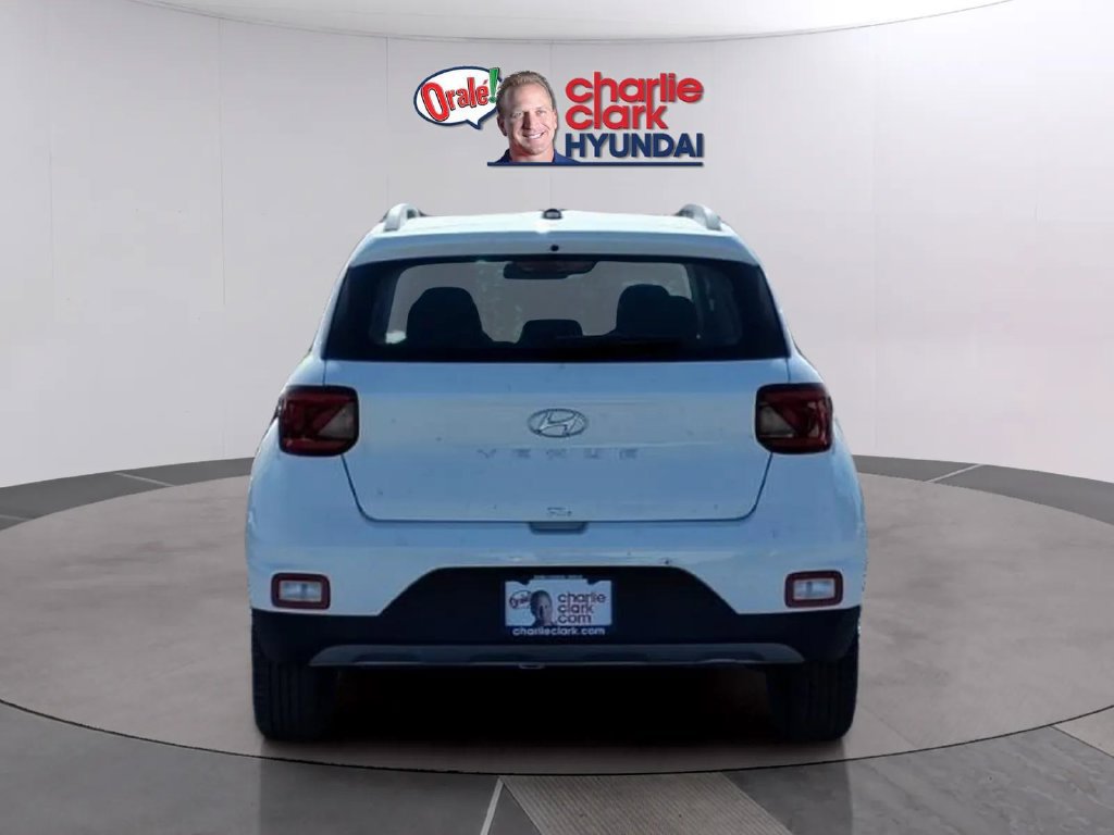 New 2026 Hyundai Venue SEL FWD image 4