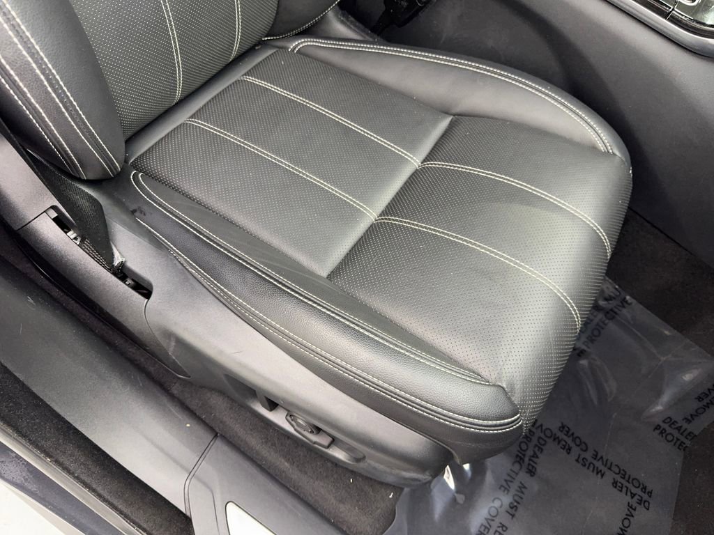 Used 2022 Land Rover Range Rover Velar R-Dynamic S image 46